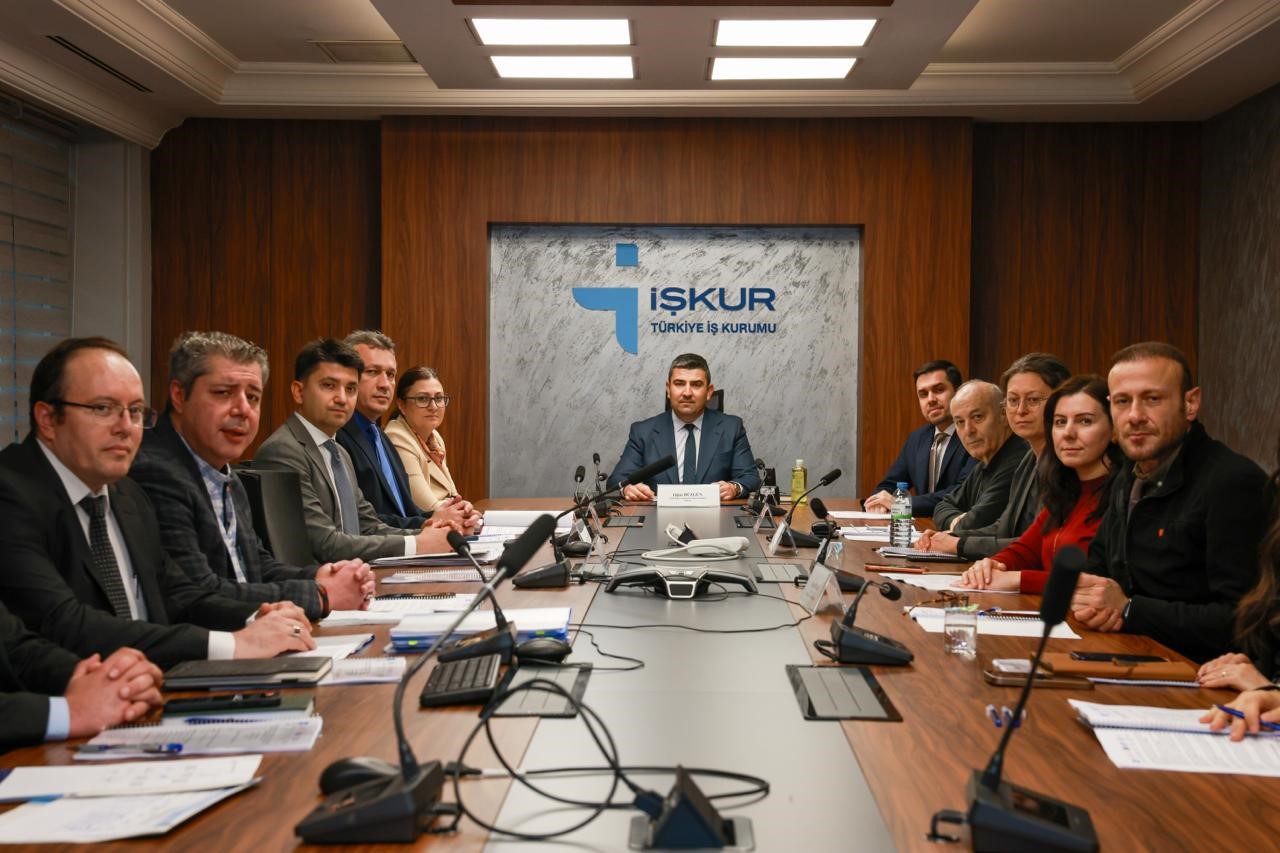 Engelli ve Eski Hükümlü Çalıştırmayan İşverenlerden İdari Para Cezası Olarak Tahsil Edilen Tutarları Kullanmaya Yetkili Komisyonun 2025/3 sayılı Teknik Çalışma Grubu Toplantısı, 23 Aralık 2025 tarihinde gerçekleştirildi. Görseli