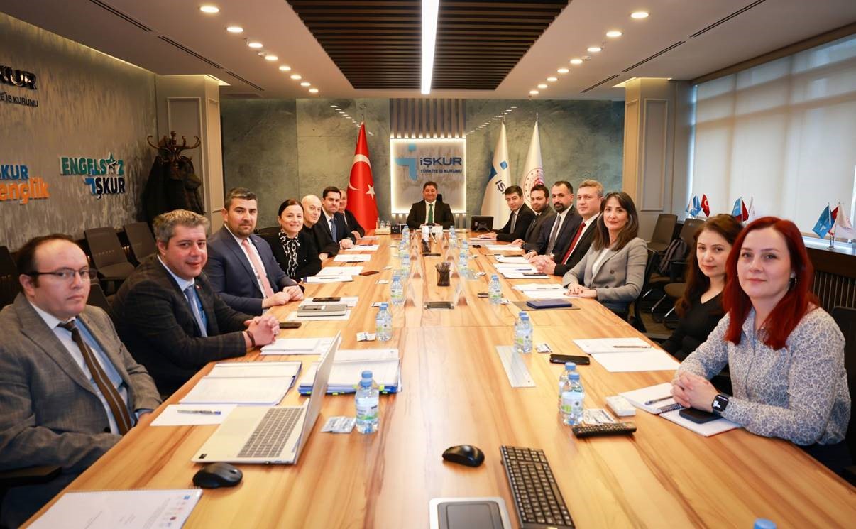 Engelli ve Eski Hükümlü Çalıştırmayan İşverenlerden İdari Para Cezası Olarak Tahsil Edilen Tutarları Kullanmaya Yetkili Komisyonun 2025/3 sayılı toplantısı gerçekleştirildi. Görseli